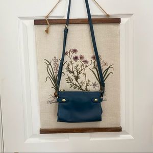 Perlina crossbody purse 🌿